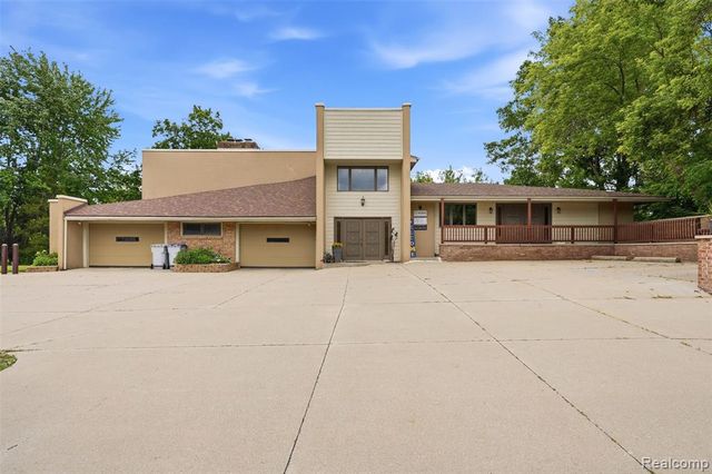 11034 Grand River Road, Brighton, MI 48116
