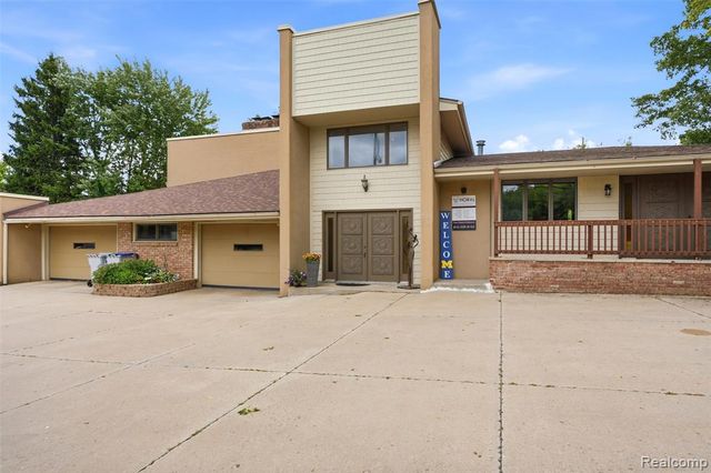 11034 Grand River Road, Brighton, MI 48116