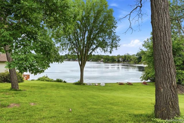 11034 Grand River Road, Brighton, MI 48116