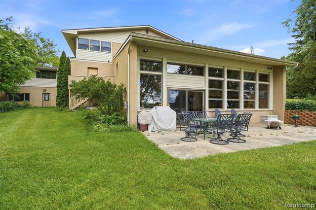 11034 Grand River Road, Brighton, MI 48116