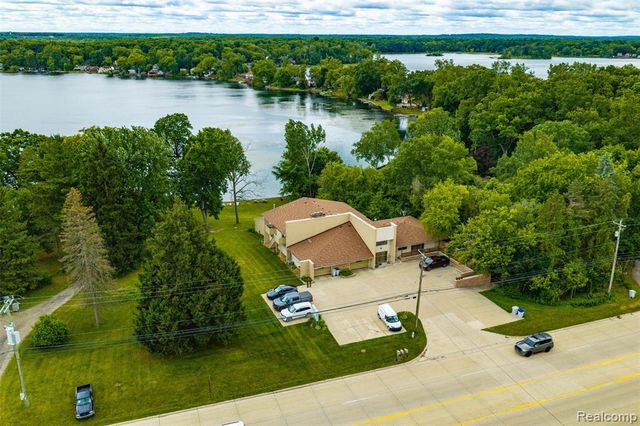 11034 Grand River Road, Brighton, MI 48116