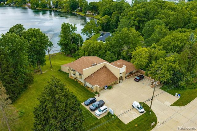 11034 Grand River Road, Brighton, MI 48116