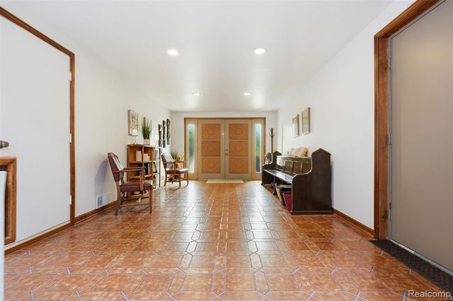 11034 Grand River Road, Brighton, MI 48116