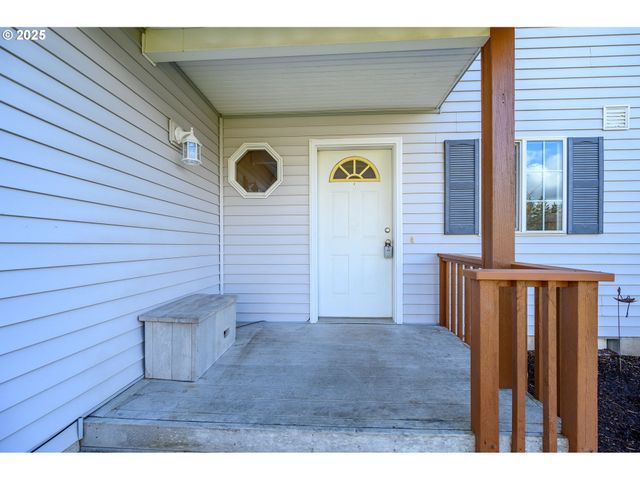 824 Ne ASHBY Ct, Mc Minnville, OR 97128