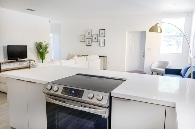 1221 NW 45th St A, Miami, FL 33142