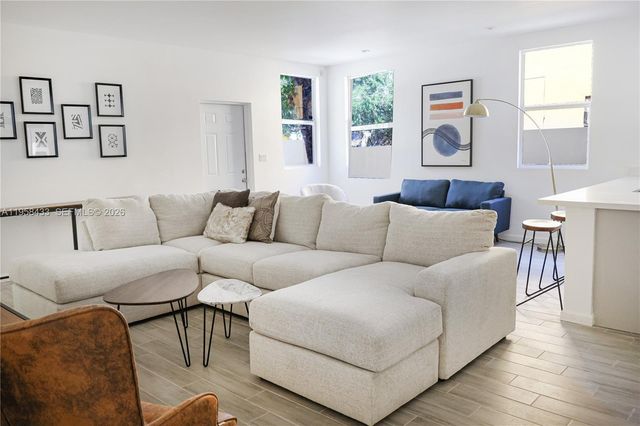 1221 NW 45th St A, Miami, FL 33142