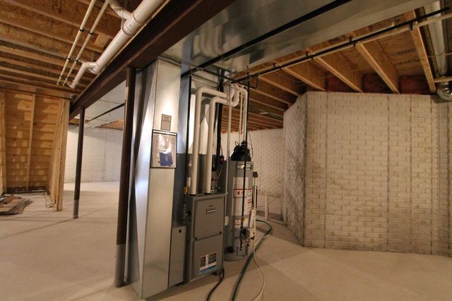 311 N Trailview CIRCLE, Waterford, WI 53185