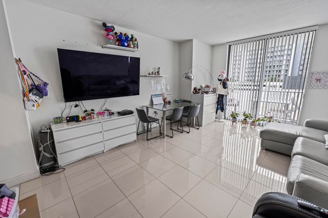 140 S Dixie Highway 512, Hollywood, FL 33020