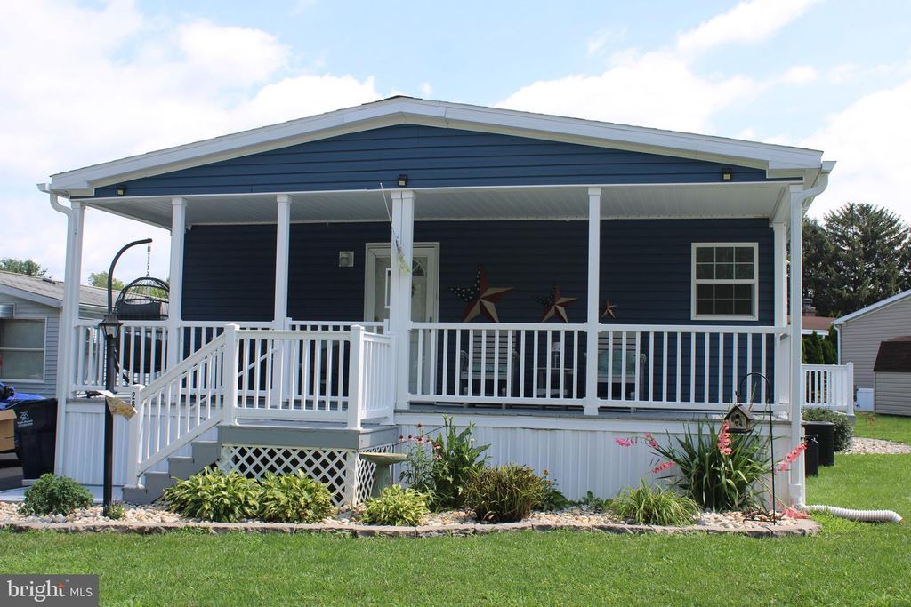 26 RUTH DR, Gordonville, PA 17529