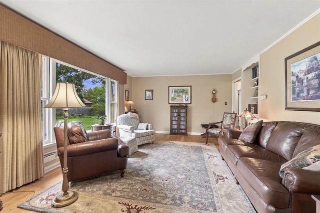 854 E CECIL STREET, Neenah, WI 54956