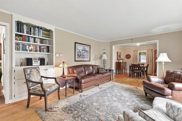 854 E CECIL STREET, Neenah, WI 54956