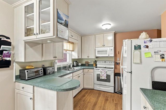 854 E CECIL STREET, Neenah, WI 54956