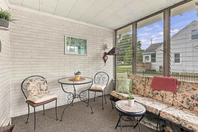 854 E CECIL STREET, Neenah, WI 54956