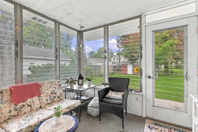 854 E CECIL STREET, Neenah, WI 54956