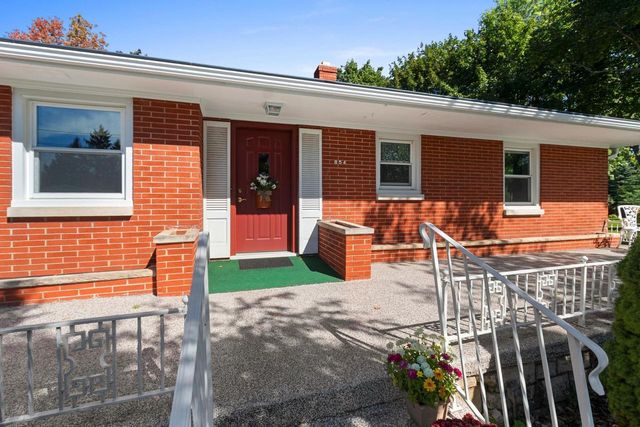 854 E CECIL STREET, Neenah, WI 54956