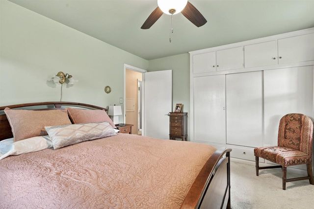 854 E CECIL STREET, Neenah, WI 54956