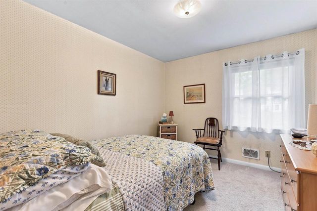 854 E CECIL STREET, Neenah, WI 54956