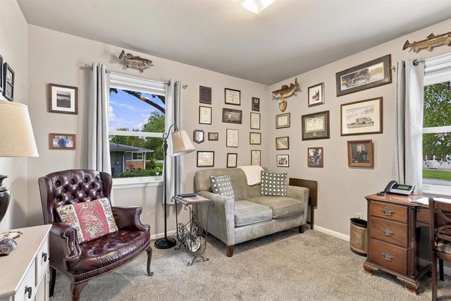 854 E CECIL STREET, Neenah, WI 54956