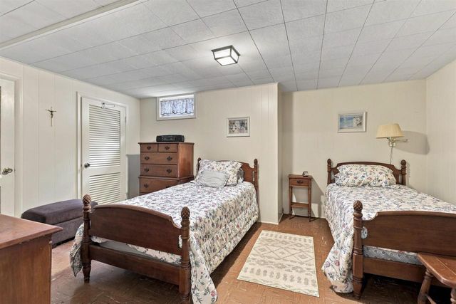 854 E CECIL STREET, Neenah, WI 54956