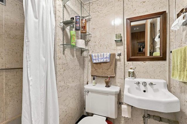 854 E CECIL STREET, Neenah, WI 54956