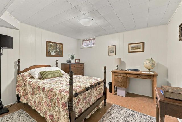 854 E CECIL STREET, Neenah, WI 54956