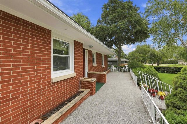 854 E CECIL STREET, Neenah, WI 54956