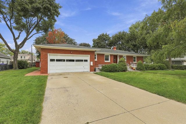 854 E CECIL STREET, Neenah, WI 54956