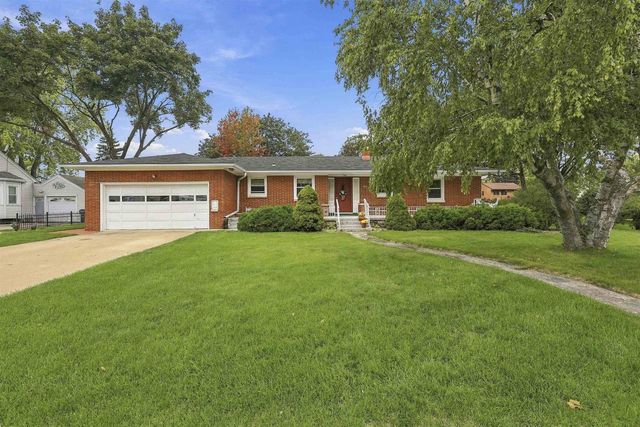 854 E CECIL STREET, Neenah, WI 54956
