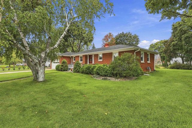 854 E CECIL STREET, Neenah, WI 54956