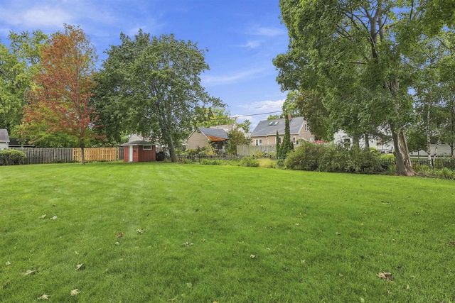 854 E CECIL STREET, Neenah, WI 54956