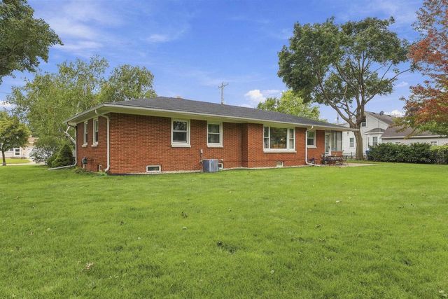 854 E CECIL STREET, Neenah, WI 54956