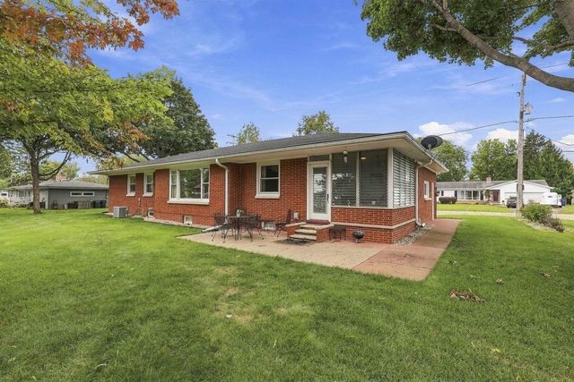 854 E CECIL STREET, Neenah, WI 54956