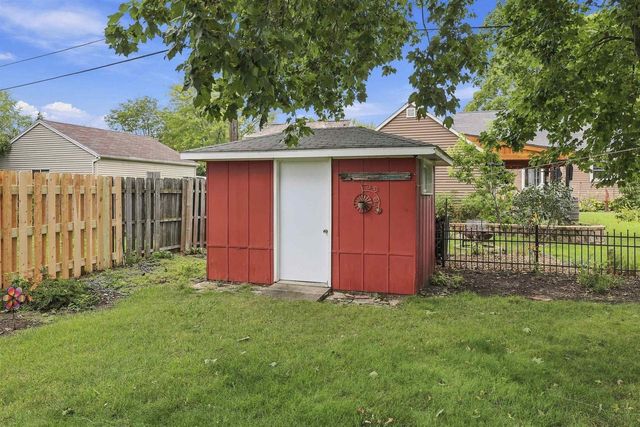 854 E CECIL STREET, Neenah, WI 54956