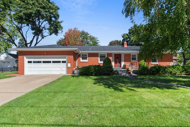 854 E CECIL STREET, Neenah, WI 54956