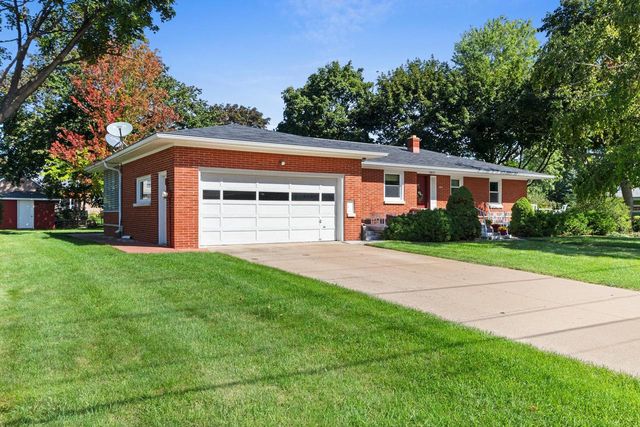 854 E CECIL STREET, Neenah, WI 54956
