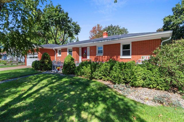 854 E CECIL STREET, Neenah, WI 54956