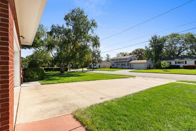 854 E CECIL STREET, Neenah, WI 54956