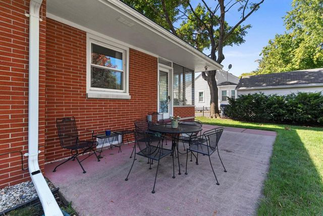 854 E CECIL STREET, Neenah, WI 54956