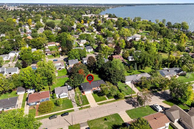 854 E CECIL STREET, Neenah, WI 54956