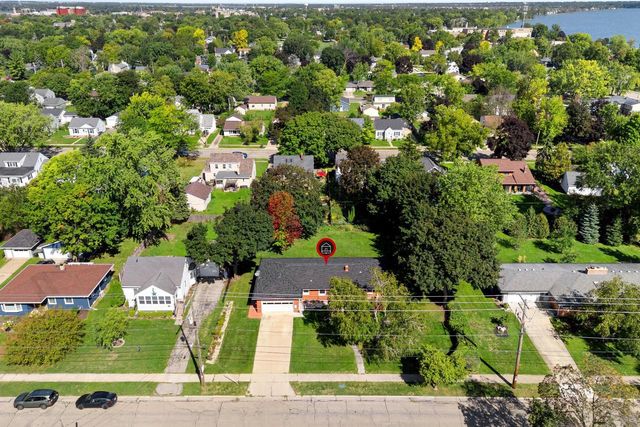 854 E CECIL STREET, Neenah, WI 54956