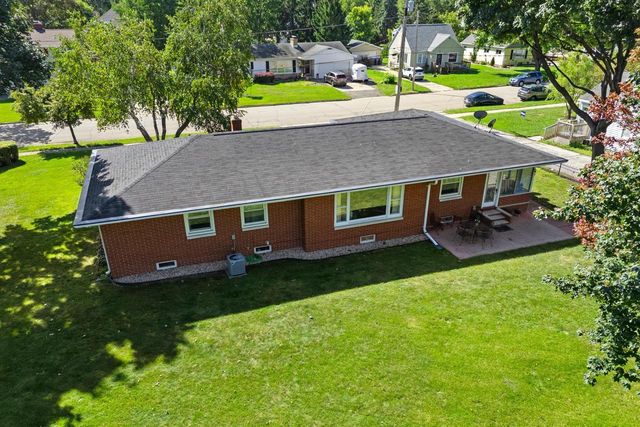 854 E CECIL STREET, Neenah, WI 54956