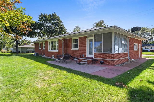 854 E CECIL STREET, Neenah, WI 54956