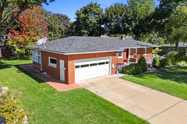 854 E CECIL STREET, Neenah, WI 54956