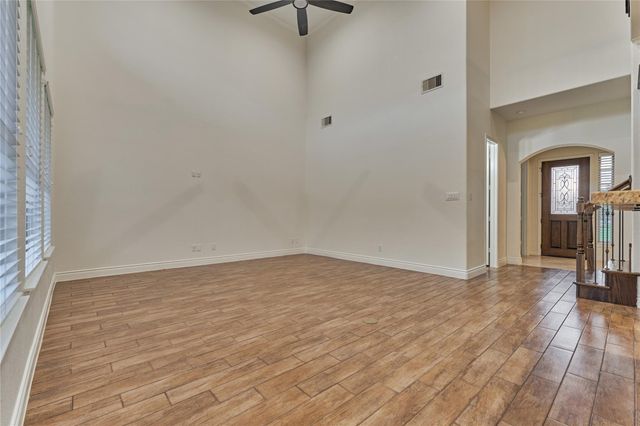 32 Waterford Way, Montgomery, TX 77356