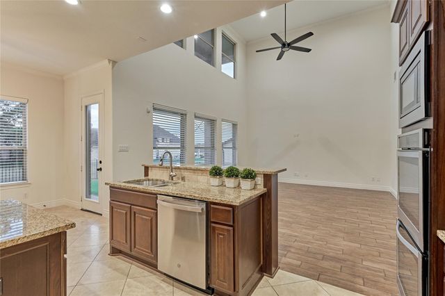 32 Waterford Way, Montgomery, TX 77356