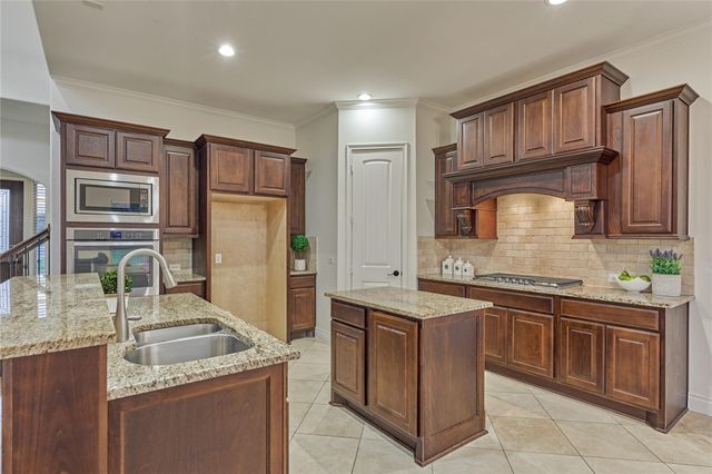 32 Waterford Way, Montgomery, TX 77356