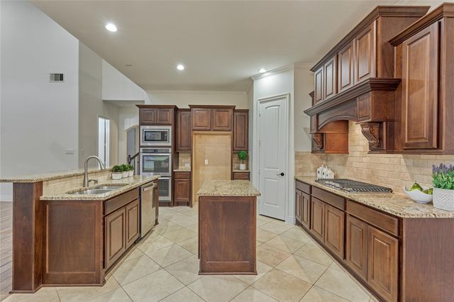 32 Waterford Way, Montgomery, TX 77356