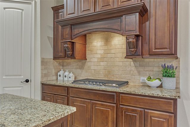 32 Waterford Way, Montgomery, TX 77356