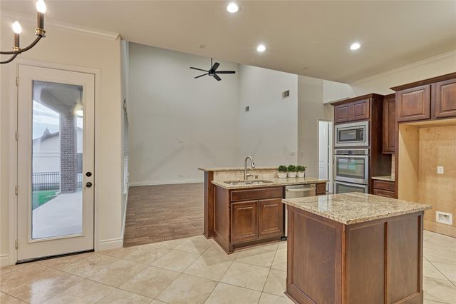 32 Waterford Way, Montgomery, TX 77356
