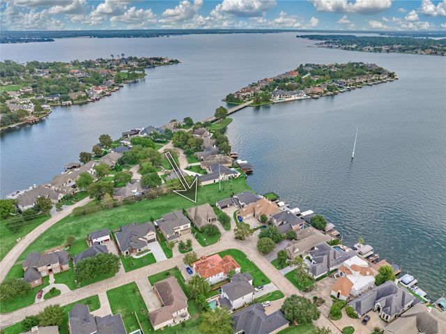 32 Waterford Way, Montgomery, TX 77356